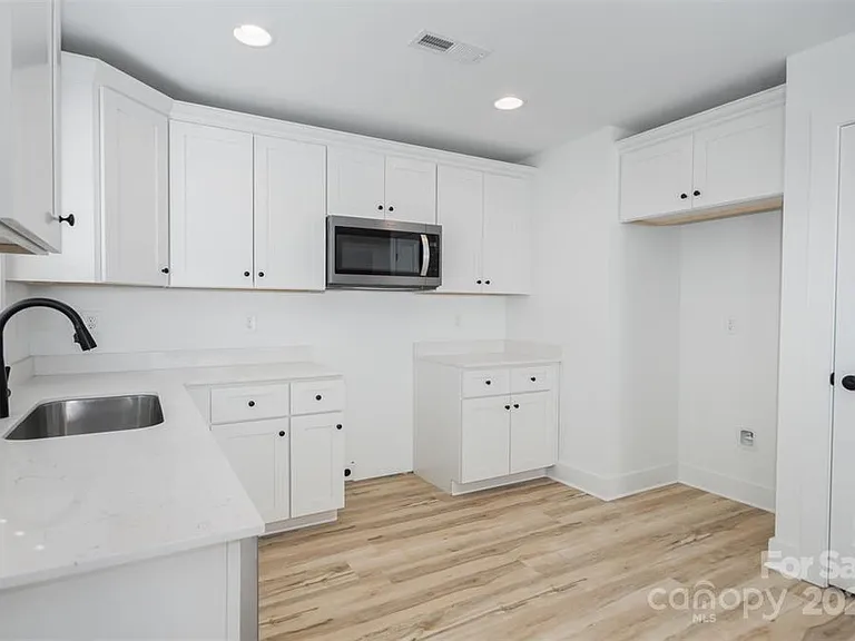 259 Patterson Ave SE — Photo 5