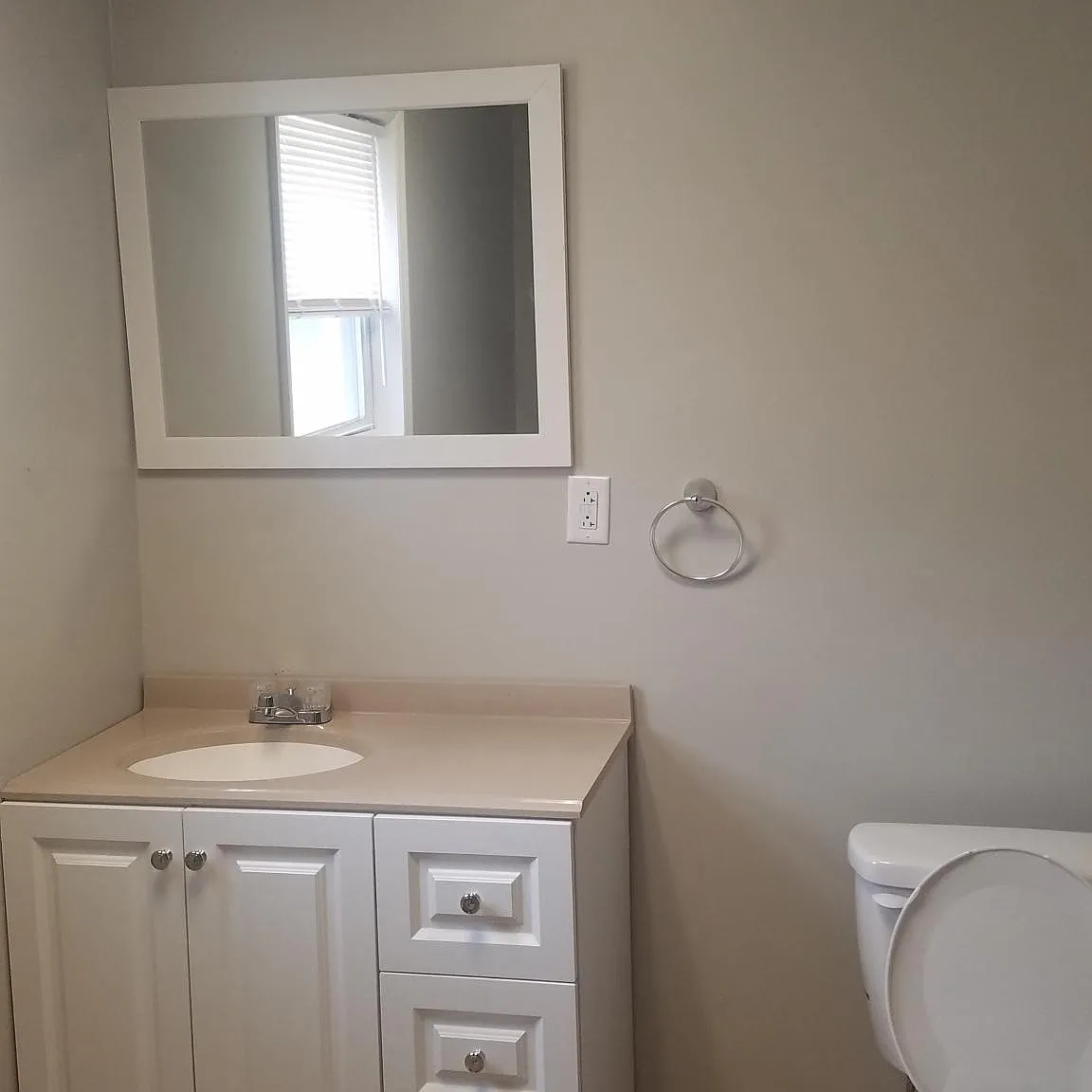 3 bed, 825 sqft, $1,200 — Photo 4