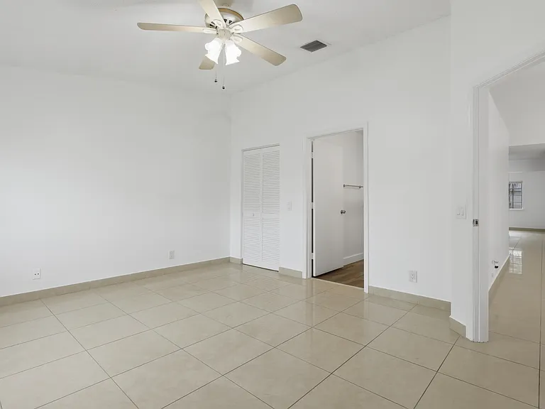 11697 SW 19th St — Photo 36