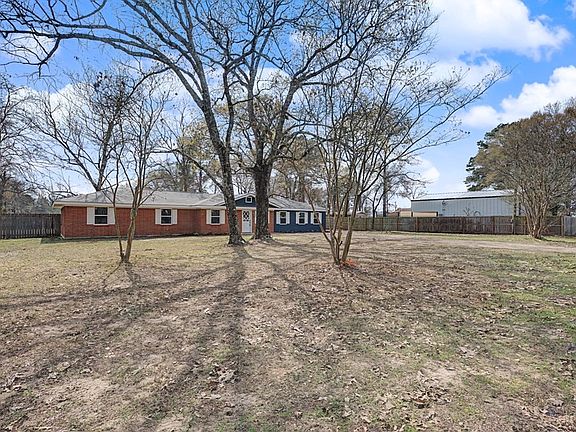 4th image of 160 Horseshoe Loop