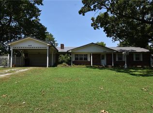 1107 E Redwood Ave, Sallisaw, OK 74955