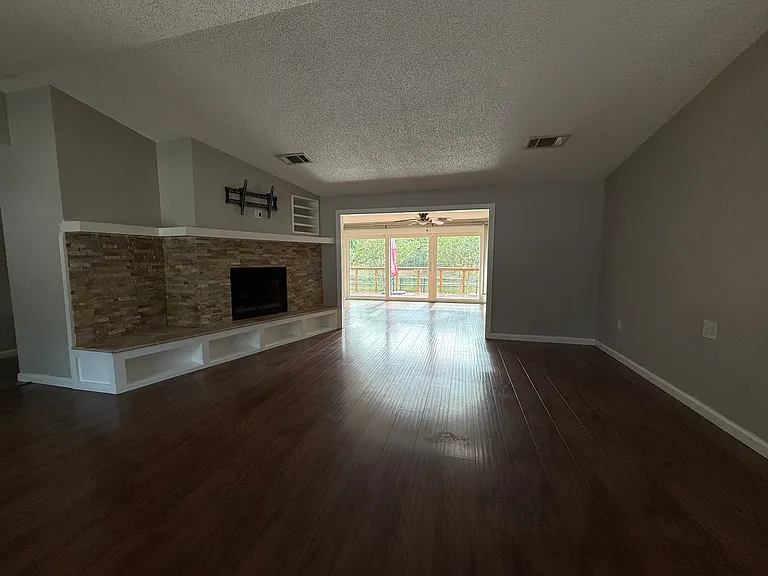 323 Sweetgum Ct — Photo 5