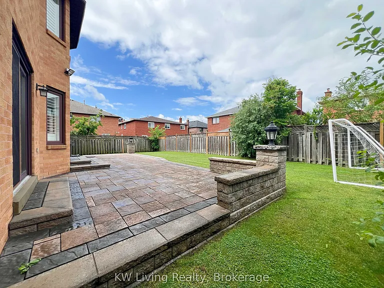 47 Waltham Cres — Photo 27