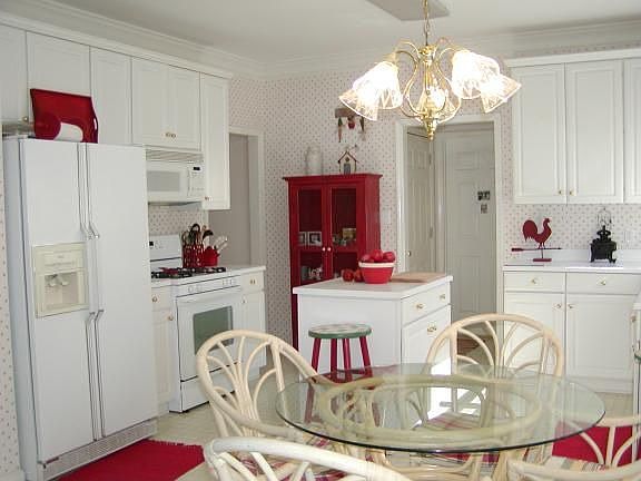 Gorgeous Kitchen w/Island