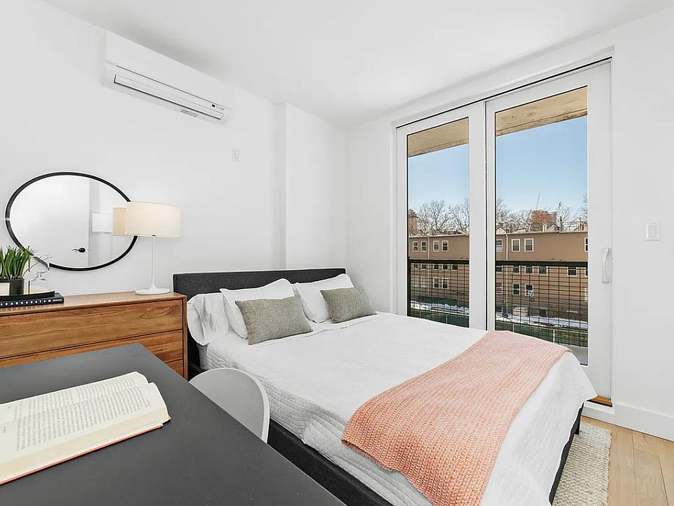 1st image of 10 Lexington Ave #3NN