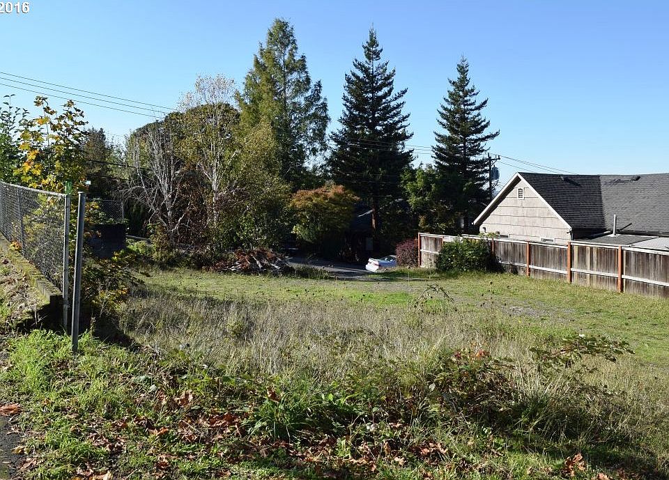 1st image of 244 SE Harlow Ave