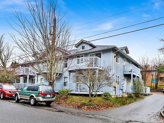 2nd image of 1011 23rd St APT 101