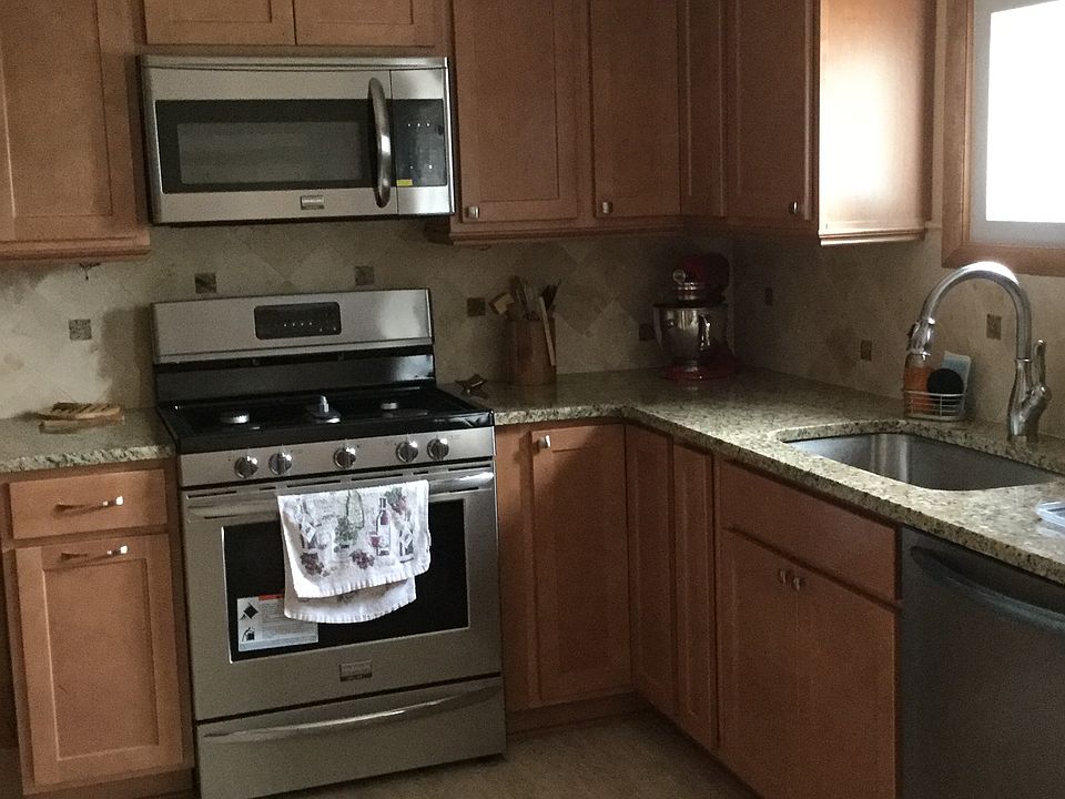 1st image of 14 Meadow Ln