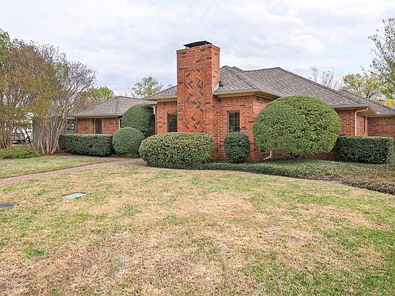 3rd image of 144 Oakbrook Dr