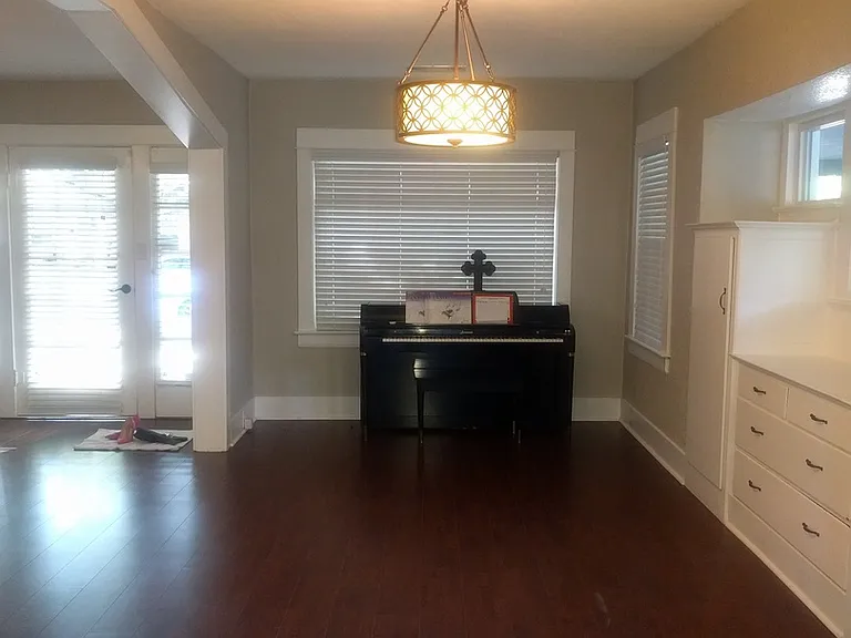 537 Auburn St — Photo 6