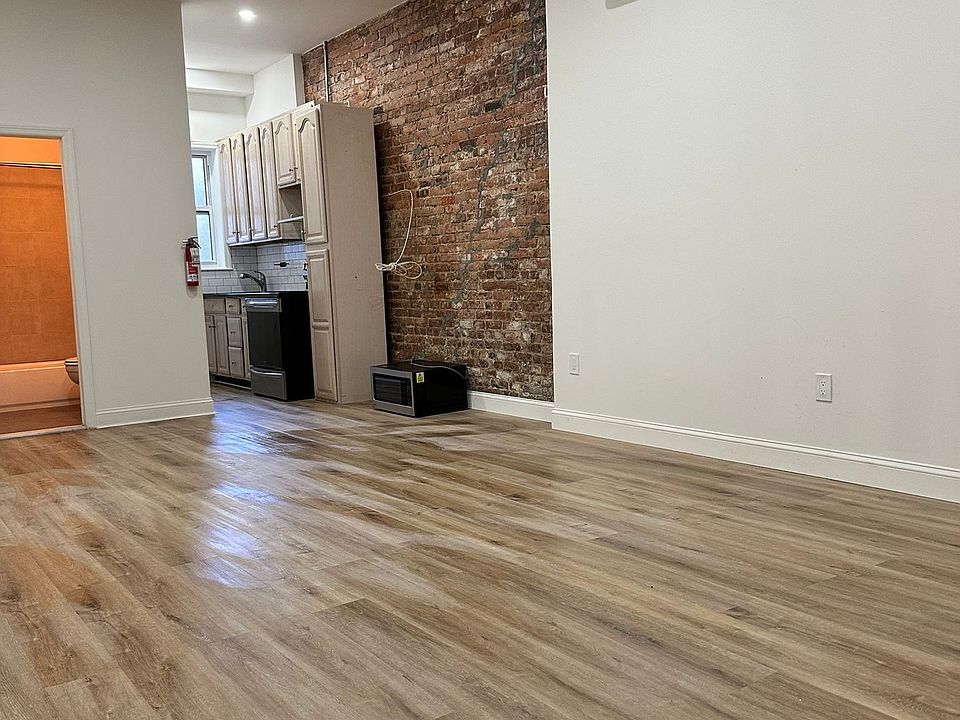 1st image of 2403 Cambreleng Ave