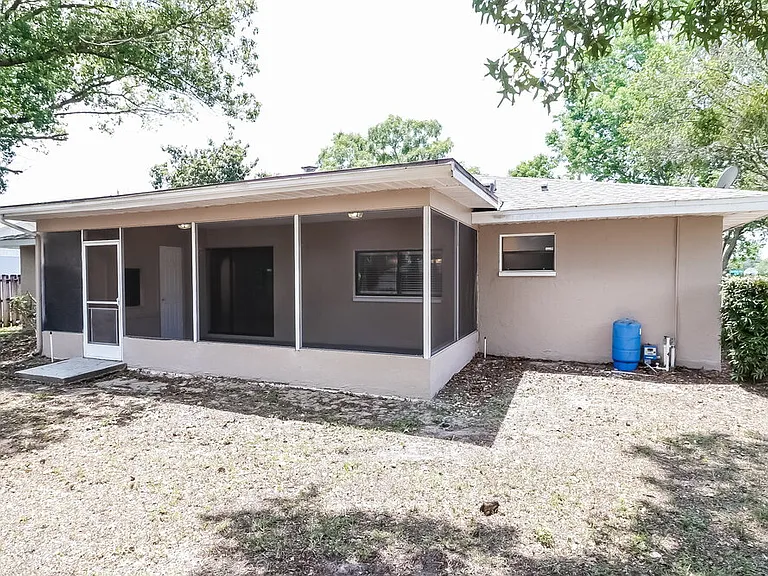 1266 Bentley Ave — Photo 15
