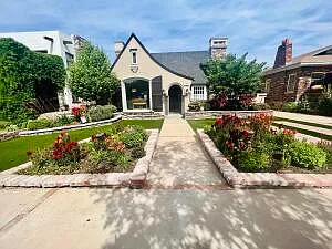 1005 E Baltimore Dr — Photo 1