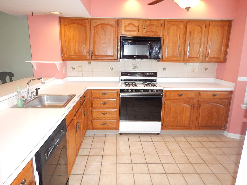 1st image of 727 E Victoria Dr