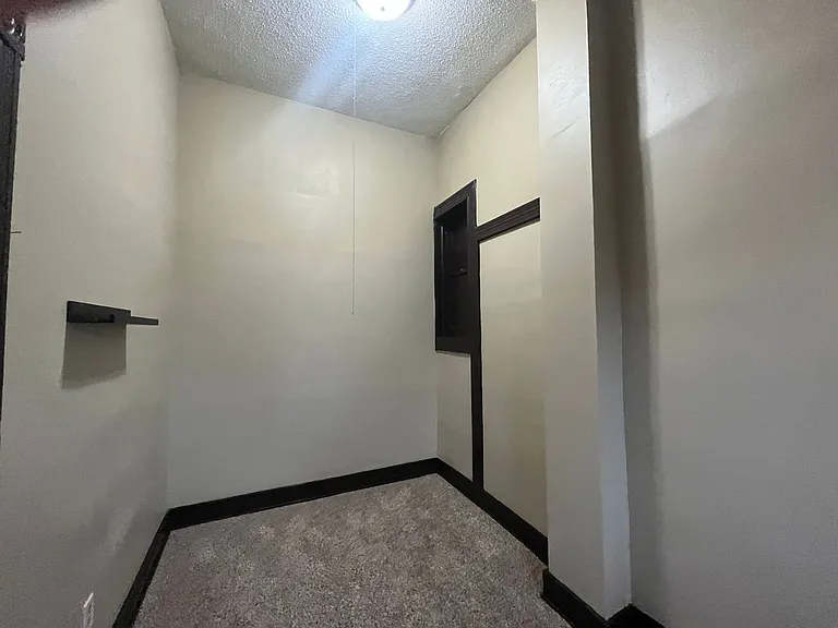 937 University Ave. West — Photo 10