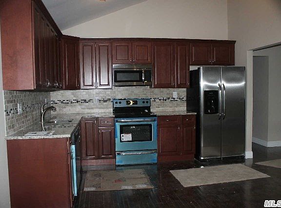 4th image of 55 Avenue E