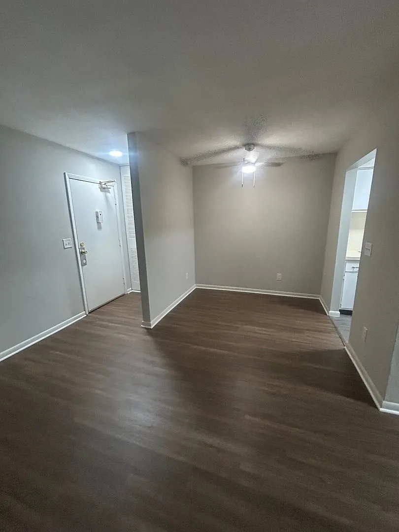 Affordable 1 Bedroom Condominium at Orchard Trace Great move in Special — Photo 2