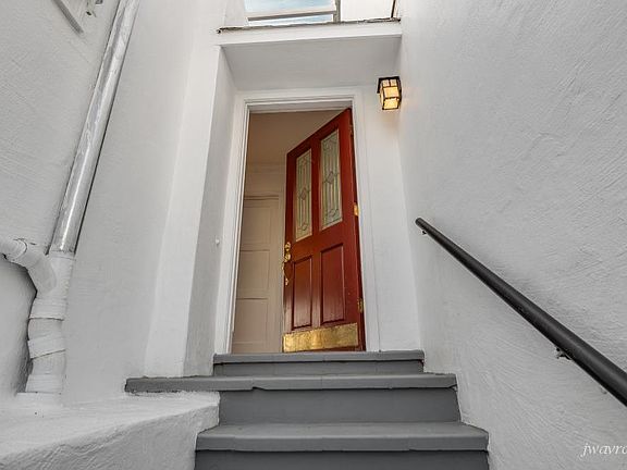 4th image of 2622 Yorba St