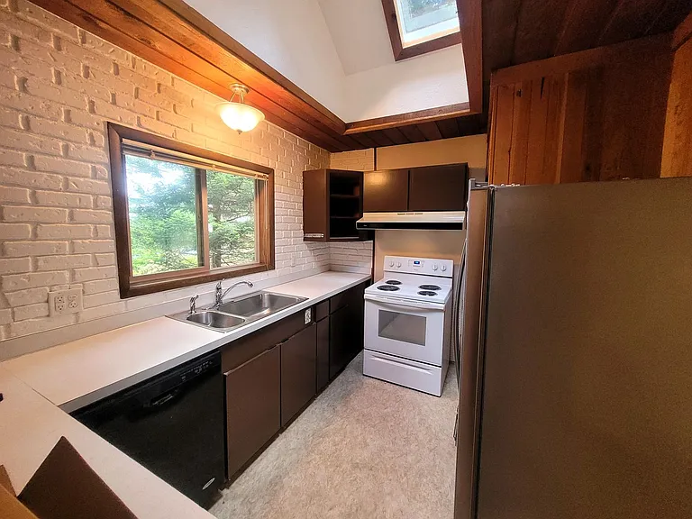 1327 Toledo St — Photo 13