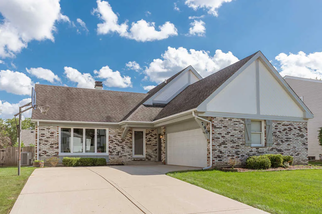 790 Heatherdown Way photo 1