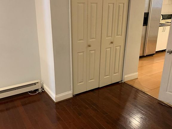 4th image of 903 S 13th St Floor 1