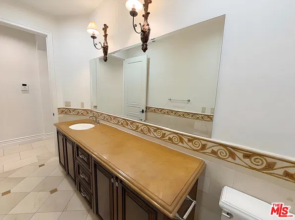 10830 Massachusetts Ave Unit 202, Los Angeles, CA 90024