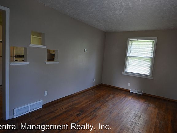 3rd image of 117 E Louis St