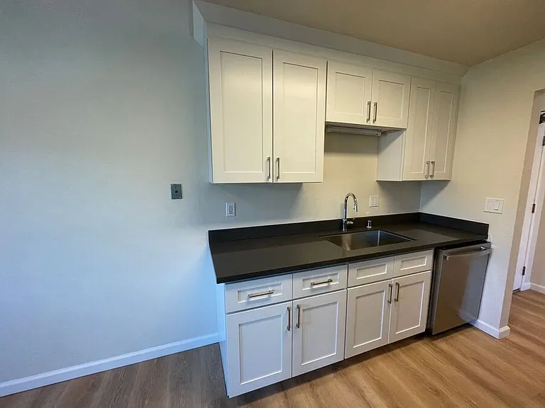 410 Evelyn Ave — Photo 8