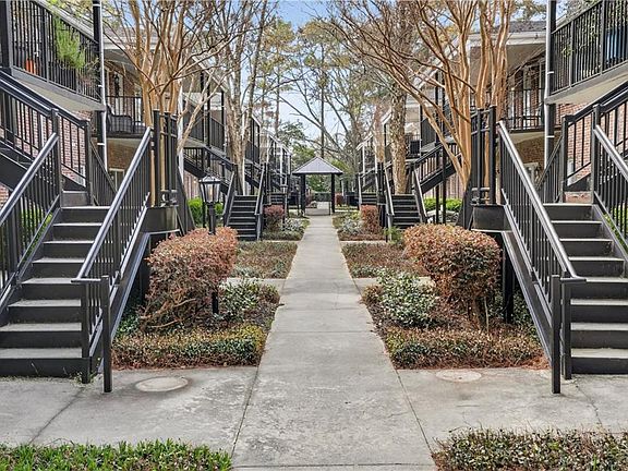 2nd image of 3675 Peachtree Rd NE APT 19