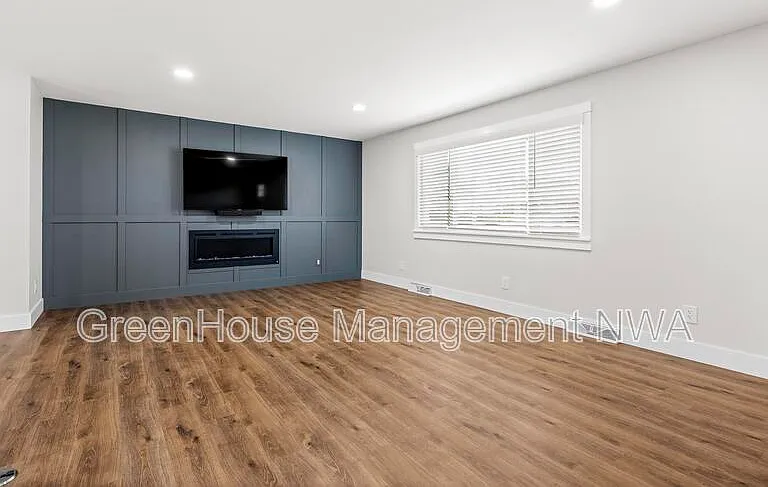 808 NW 11th St #808NW11TH — Photo 5