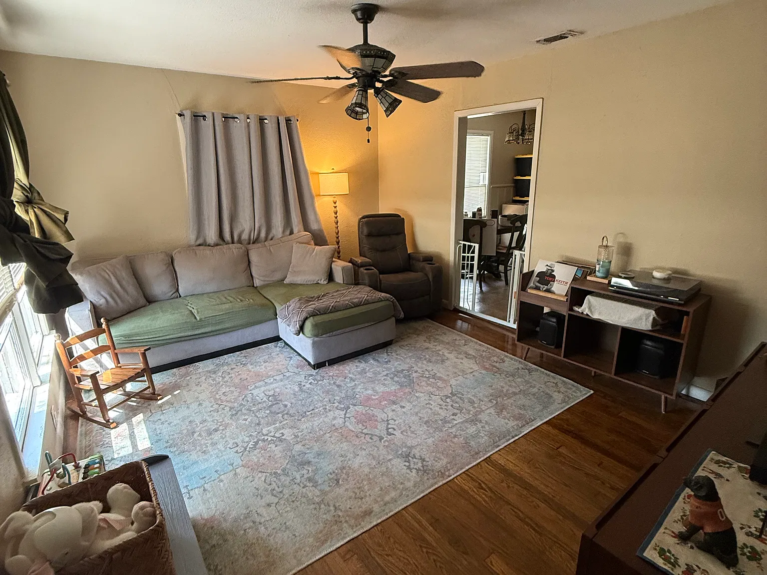 3 bed, 1040 sqft, $1,695 — Photo 3