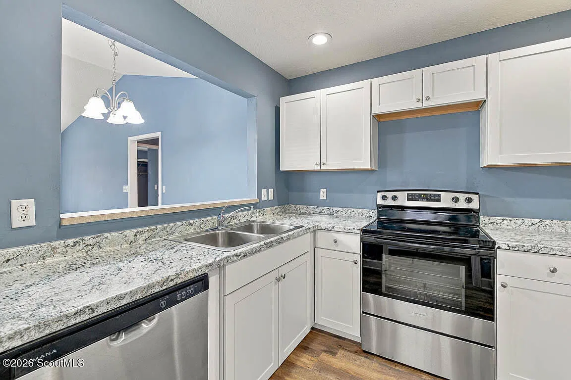 3 bed, 2.0 bath, 1235 sqft, $1,595 — Photo 2