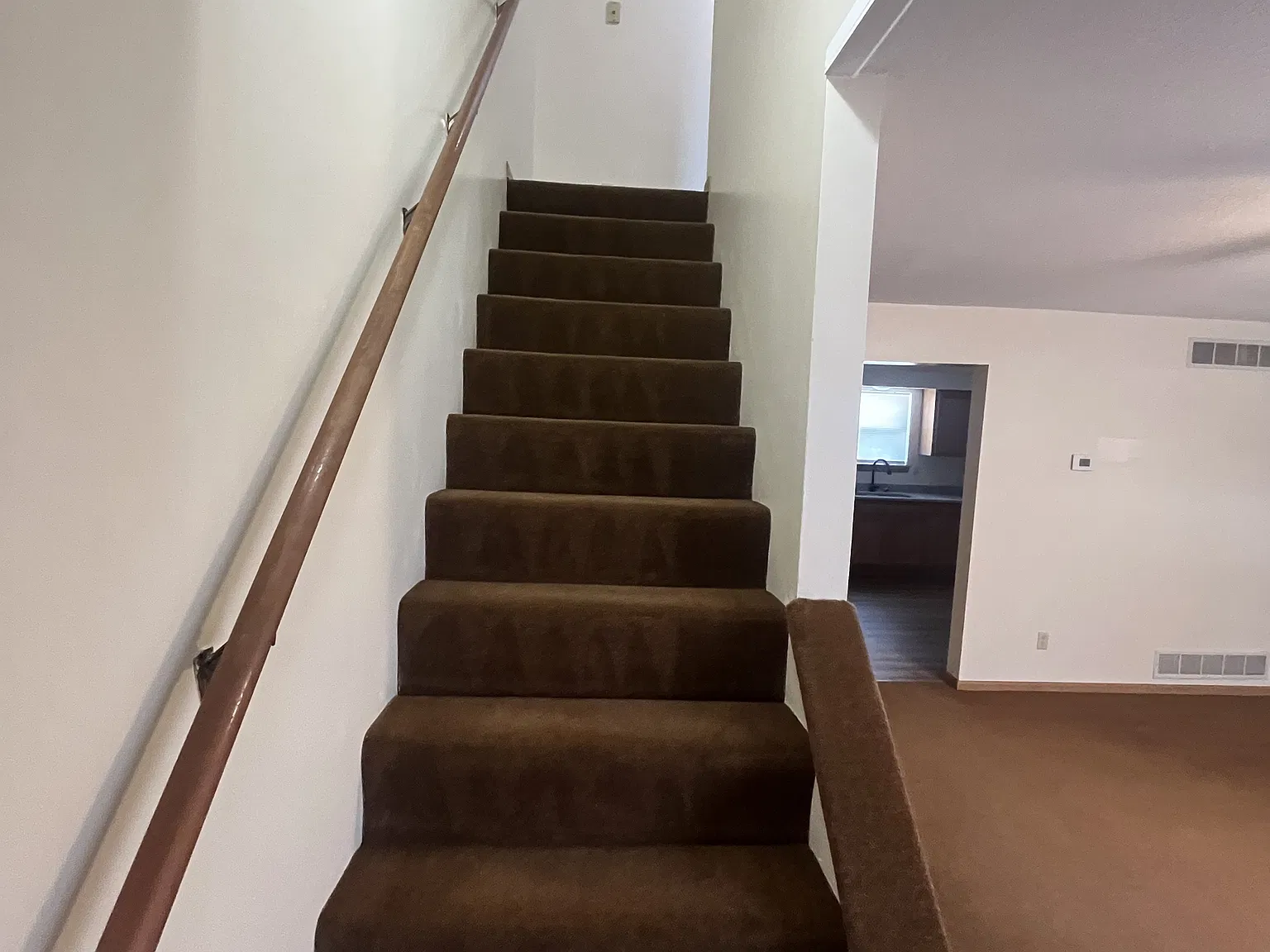 404 Grover St - B — Photo 4