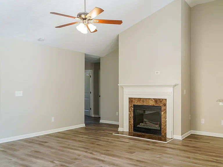 960 Styles Ct — Photo 4