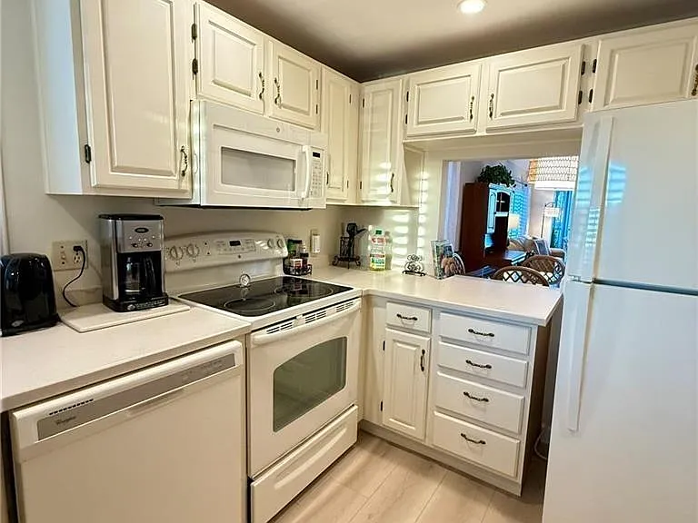 57 High Point Cir W #201 — Photo 16