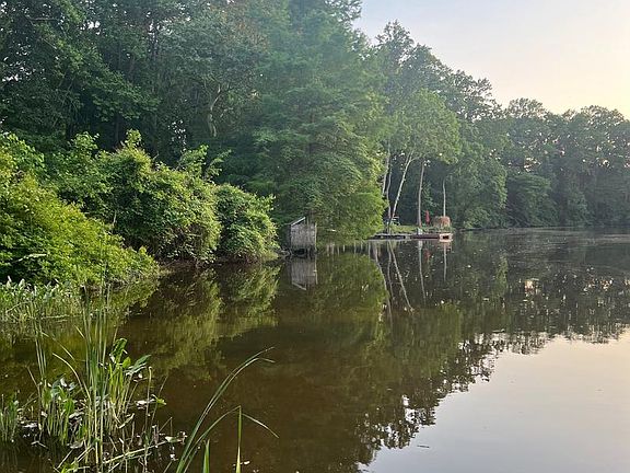 3rd image of 220 Kirbys Landing Rd