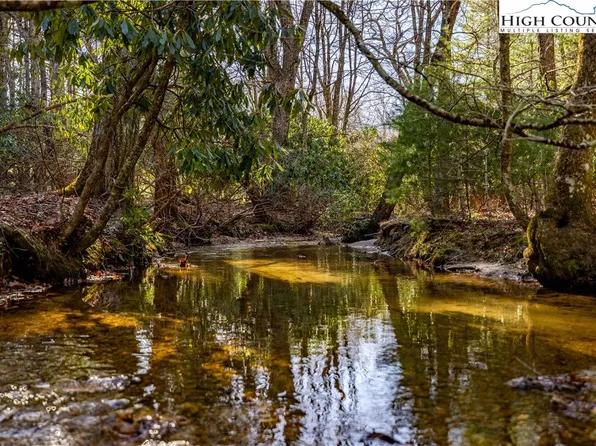 10 Little Creek Lane, Glade Valley, NC 28627