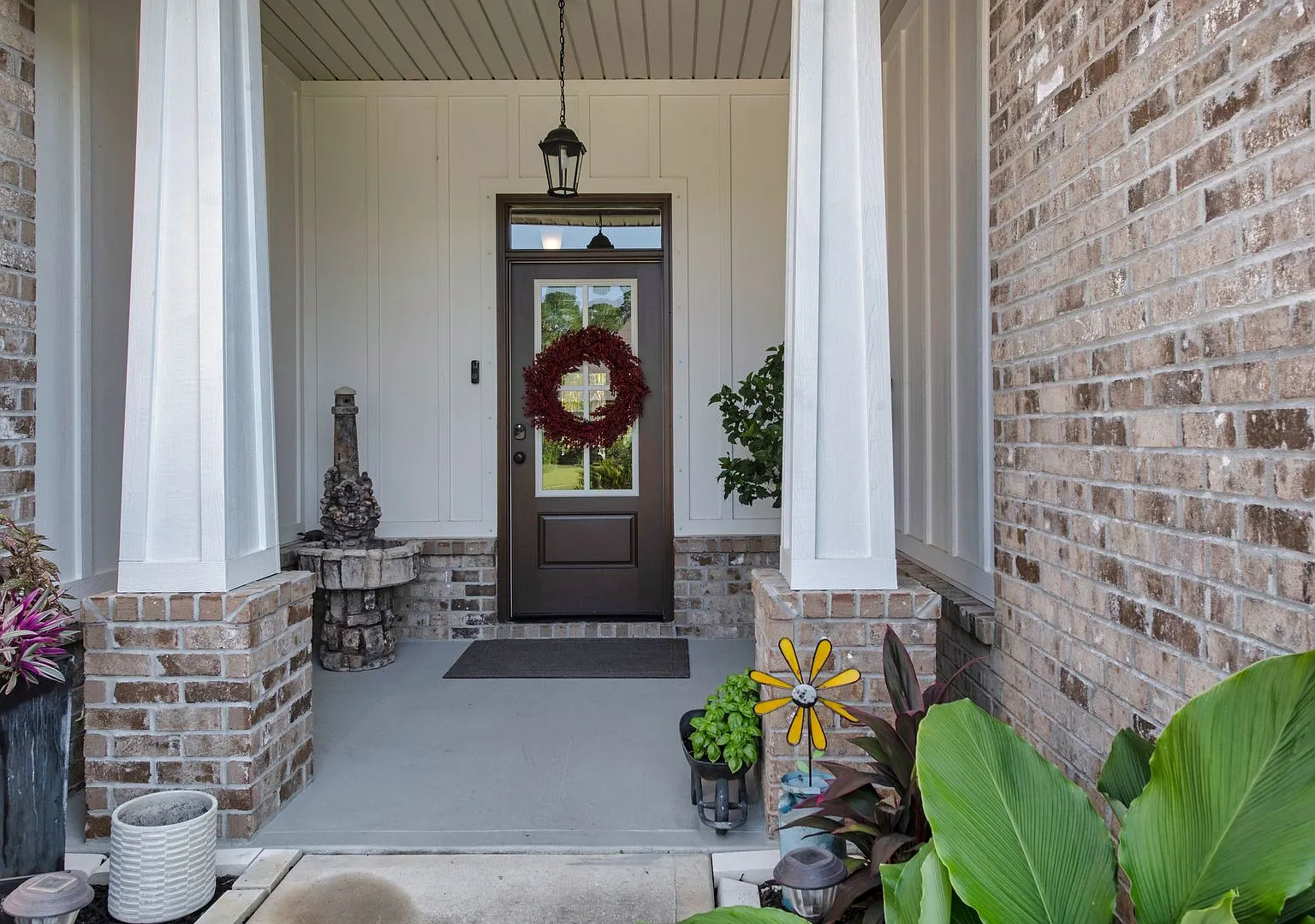 Full Pool & Lawn Service Included Luxury Living in Gulf Breeze! — Photo 4