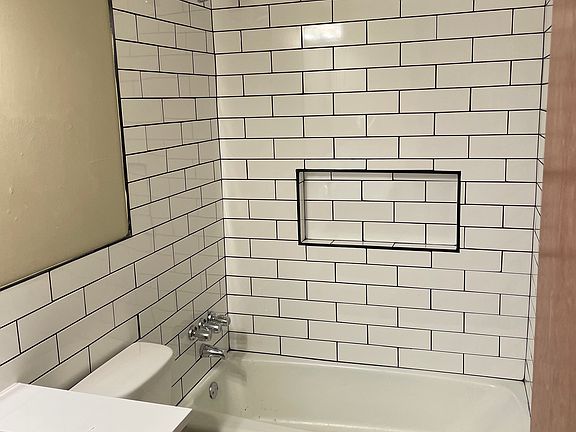 4th image of 607 SE Florence Ave APT B