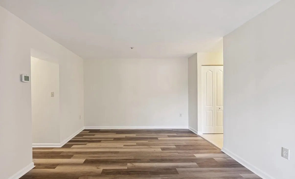 2 bed, 945 sqft, $2,400 — Photo 1