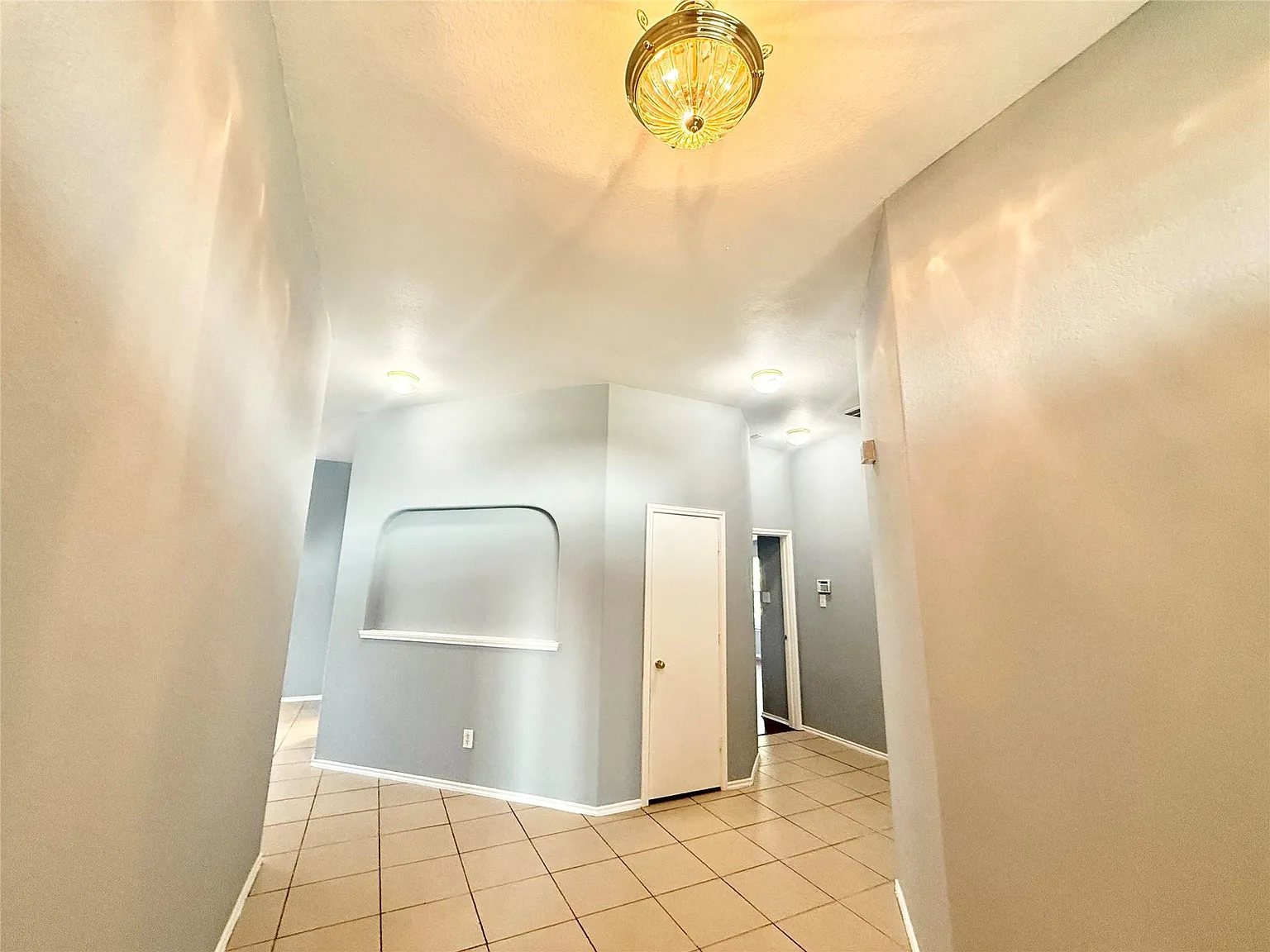 3 bed, 2.0 bath, 1730 sqft, $1,900 — Photo 2