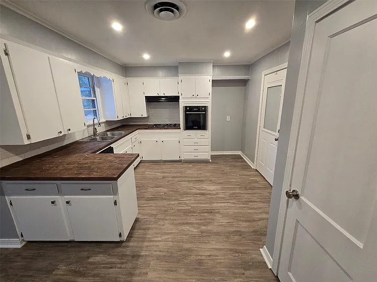 233 Roma Dr — Photo 3
