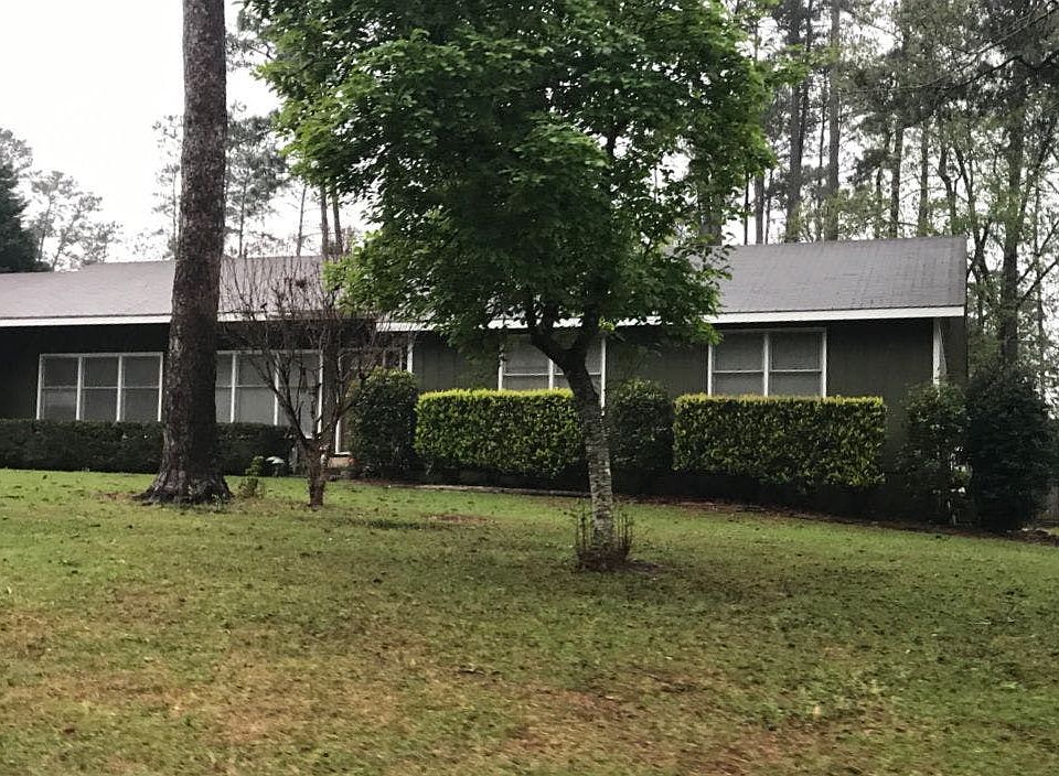 2nd image of 302 Lake Front Dr