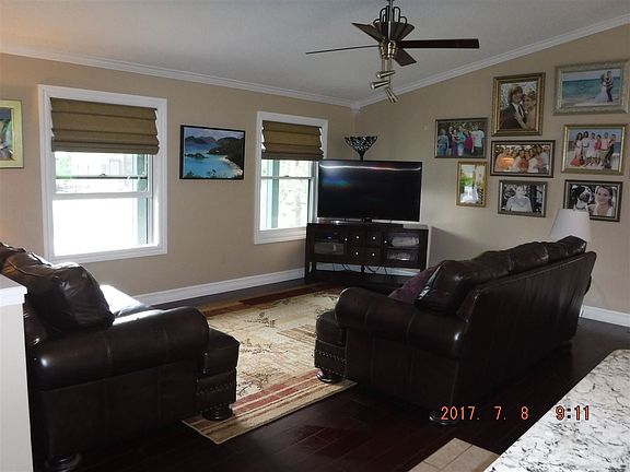 2nd image of 602 Curtis St
