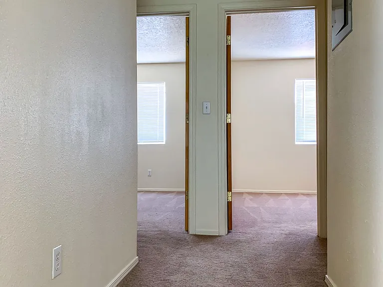 924 Valencia Dr SE — Photo 26
