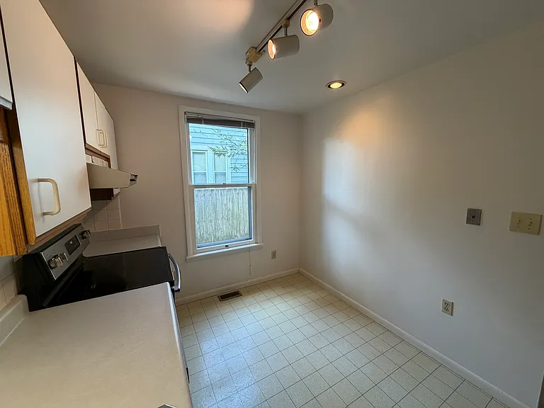 789 Ebner St — Photo 8