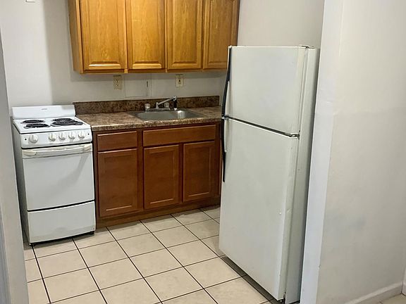 4th image of 1702 Berkley Ave #10