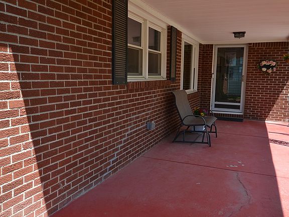 2nd image of 1787 N Old Manor Rd