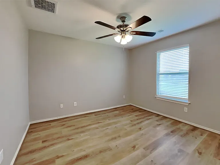 22076 Knights Cove Dr — Photo 18