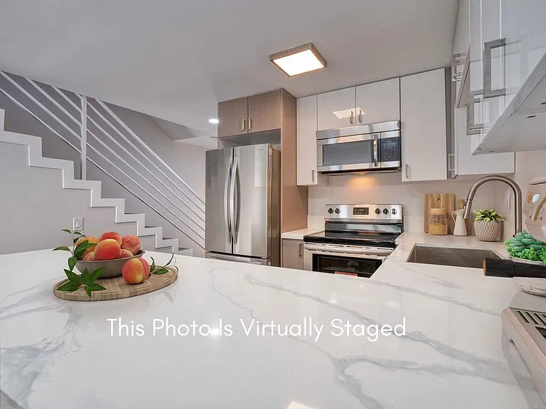 2106 Manhattan Beach Blvd — Photo 16